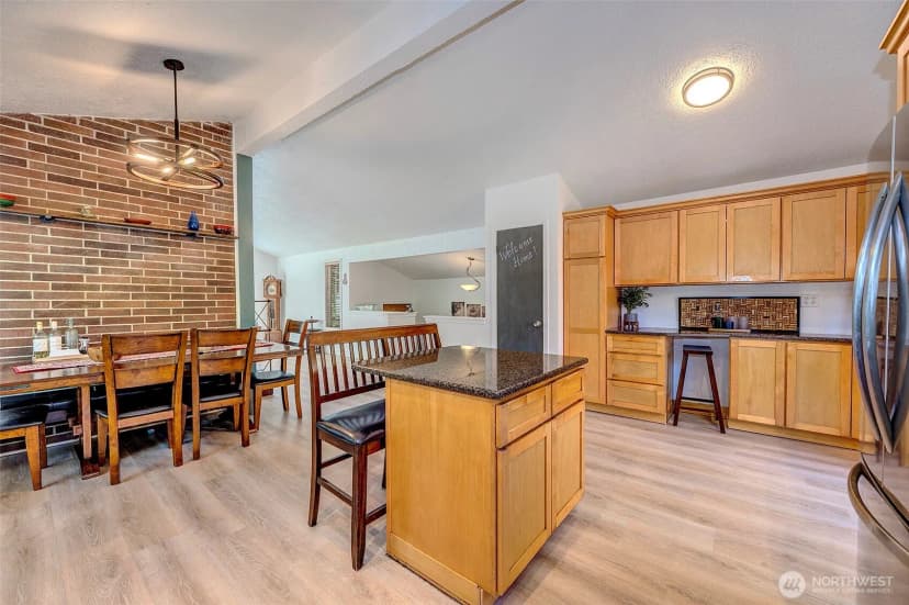 Property photo for 21220 Shell Valley Road, Edmonds photo 7