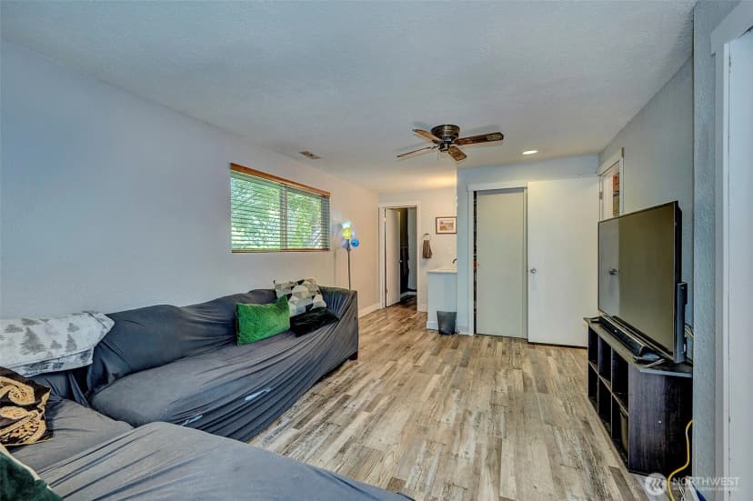 Property photo for 21220 Shell Valley Road, Edmonds photo 9
