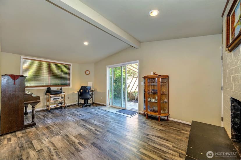 Property photo for 21220 Shell Valley Road, Edmonds photo 18