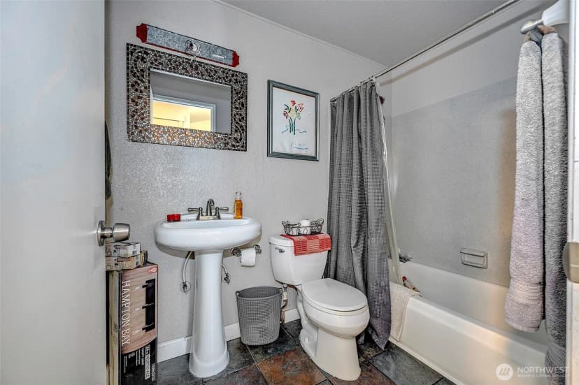 Property photo for 21220 Shell Valley Road, Edmonds photo 13