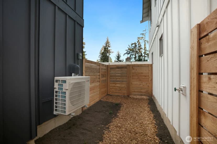 Property photo for 10183 Ne 112th Place, Kirkland photo 21