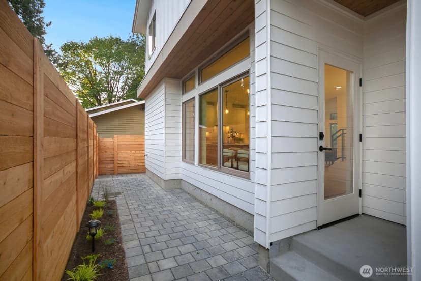 Property photo for 10183 Ne 112th Place, Kirkland photo 22