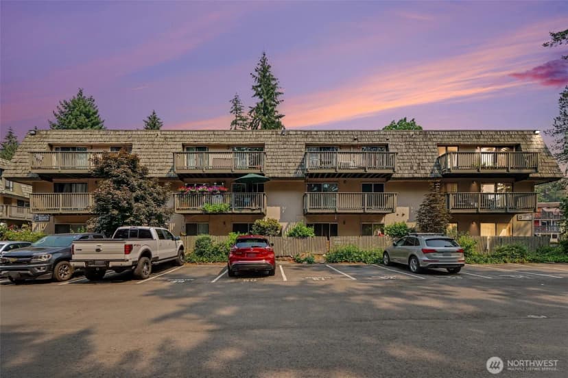 Property photo for 1420 153rd Ave Ne #3702, Bellevue photo 2