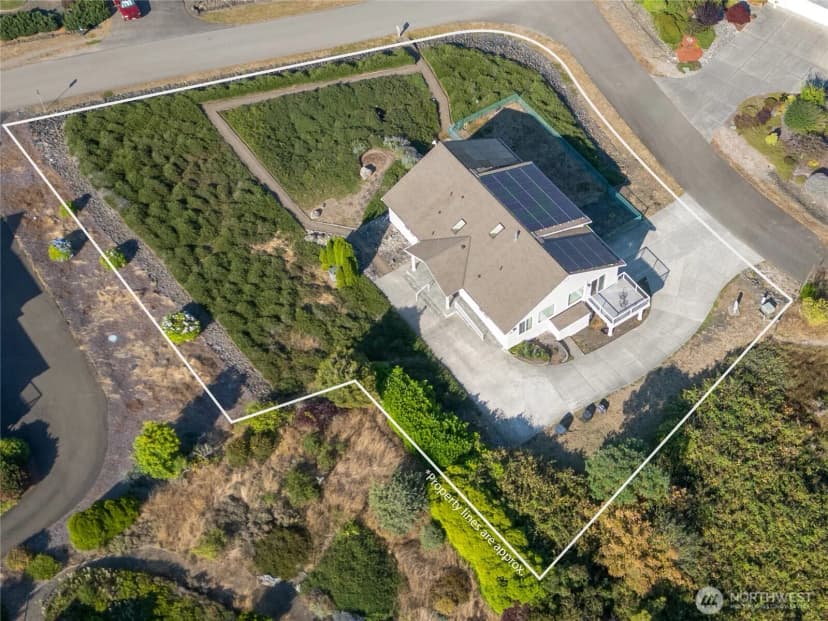 Property photo for 160 Mariners View Court, Sequim photo 40