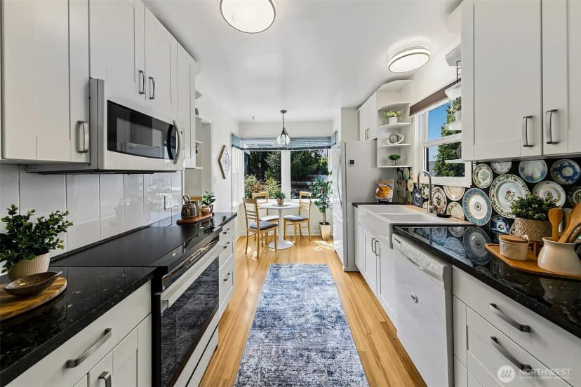 Property photo for 8215 4th Avenue Ne, Seattle photo 12