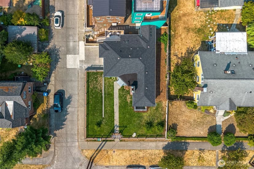 Property photo for 8215 4th Avenue Ne, Seattle photo 30