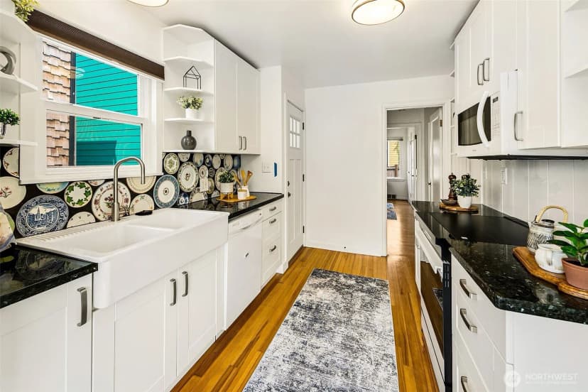 Property photo for 8215 4th Avenue Ne, Seattle photo 11