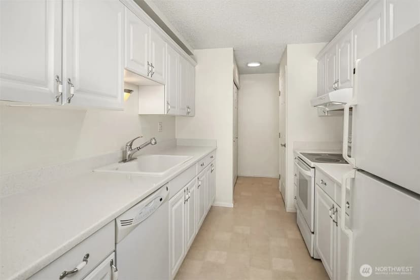 Property photo for 2501 Canterbury Lane E #119, Seattle photo 14