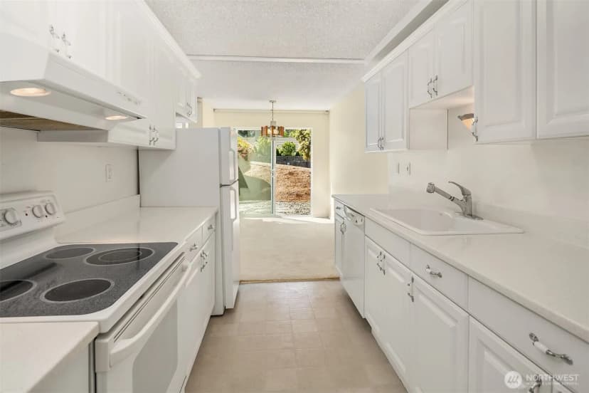 Property photo for 2501 Canterbury Lane E #119, Seattle photo 12