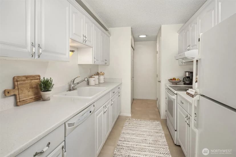 Property photo for 2501 Canterbury Lane E #119, Seattle photo 13