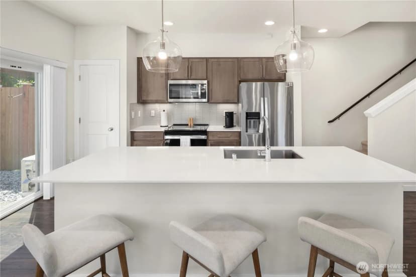 Property photo for 4902 Courtyard Lane #b1, Mukilteo photo 11