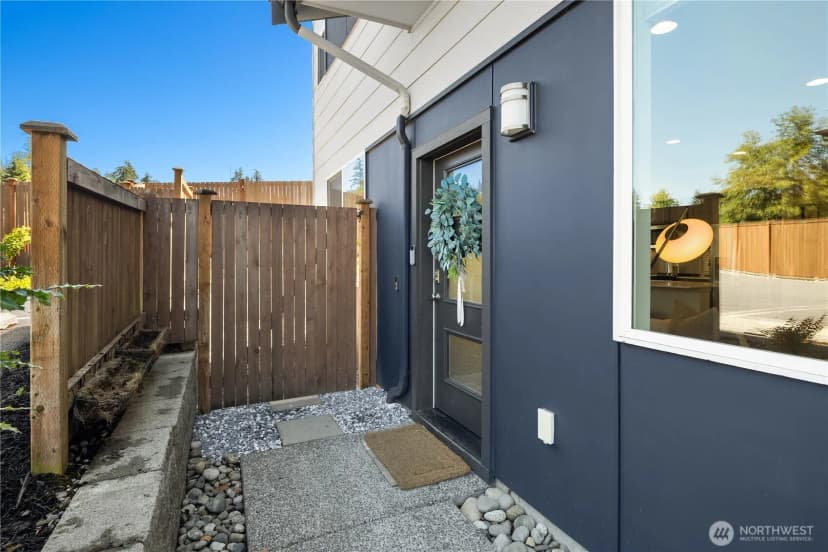 Property photo for 4902 Courtyard Lane #b1, Mukilteo photo 4