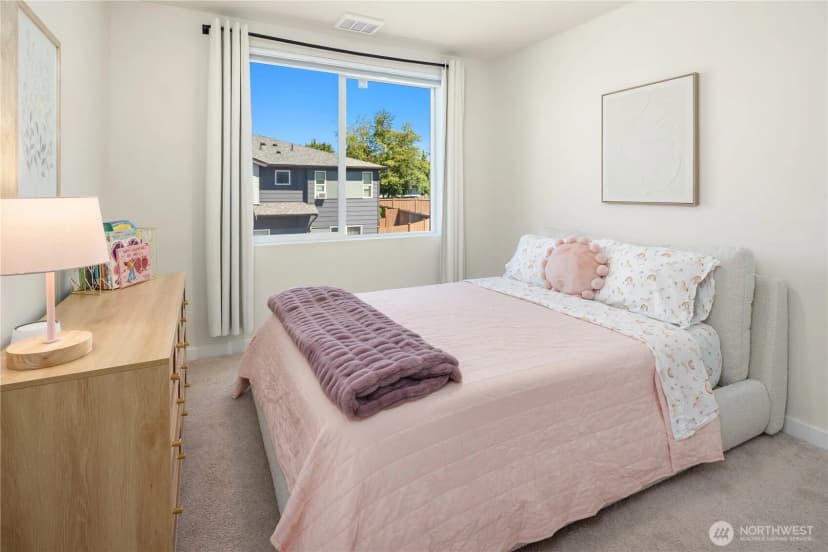 Property photo for 4902 Courtyard Lane #b1, Mukilteo photo 24