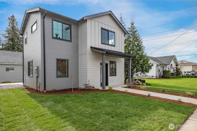 Property photo for 212 E Grover Street, Lynden photo 2