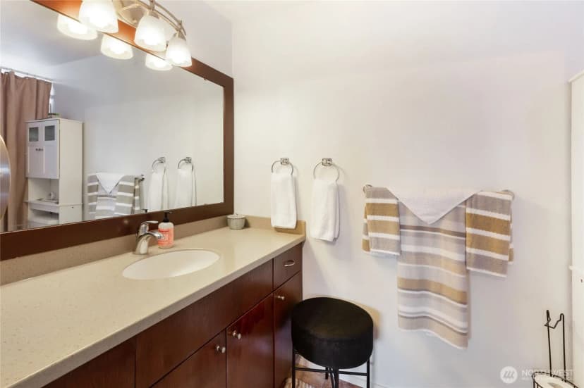 Property photo for 10009 Ne 141st Street, Kirkland photo 18