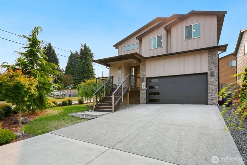 Property photo for 1035 51st Place Sw, Everett photo 2