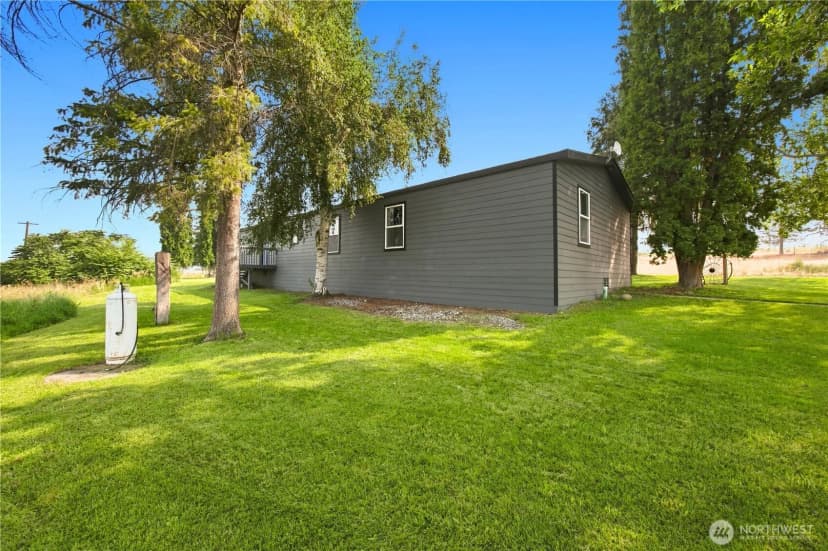 Property photo for 26575 Hwy 97, Brewster photo 8