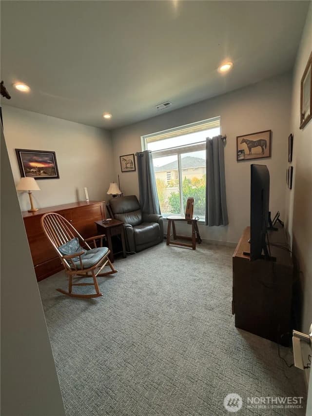 Property photo for 202 E Stanford Avenue #98926, Ellensburg photo 4