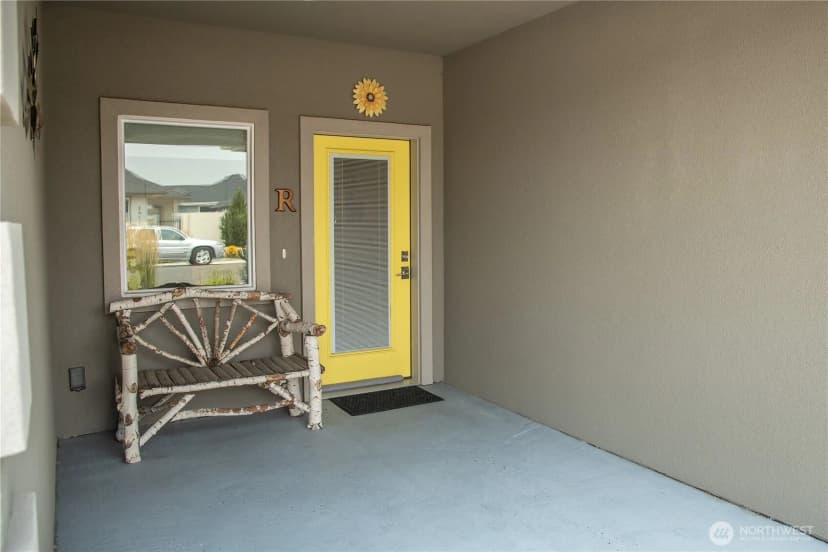 Property photo for 202 E Stanford Avenue #98926, Ellensburg photo 2