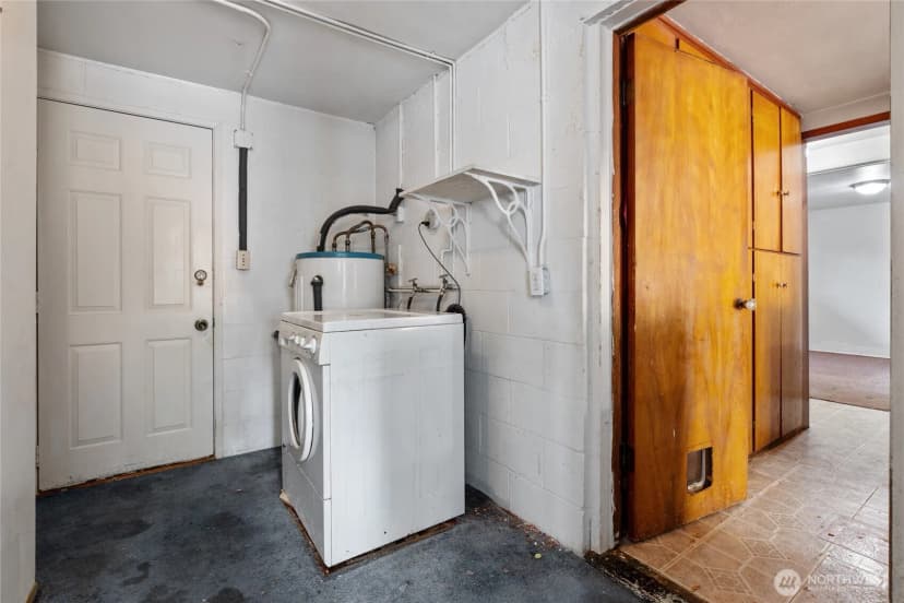 Property photo for 8506 Lake Street Sw, Lakewood photo 9