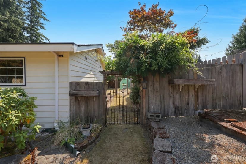Property photo for 3330 120th Street Se, Everett photo 31