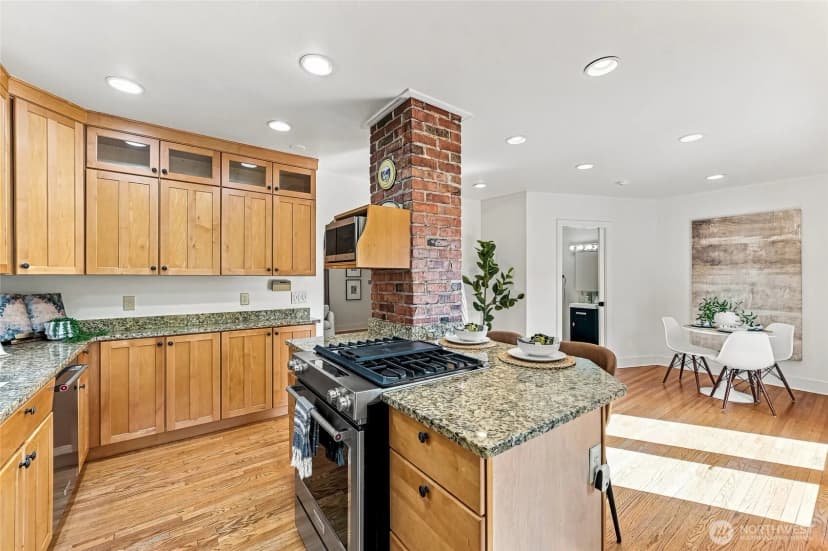Property photo for 14309 19th Avenue Ne, Seattle photo 12