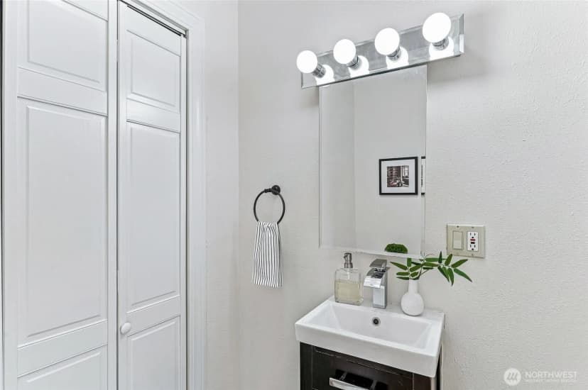 Property photo for 14309 19th Avenue Ne, Seattle photo 15