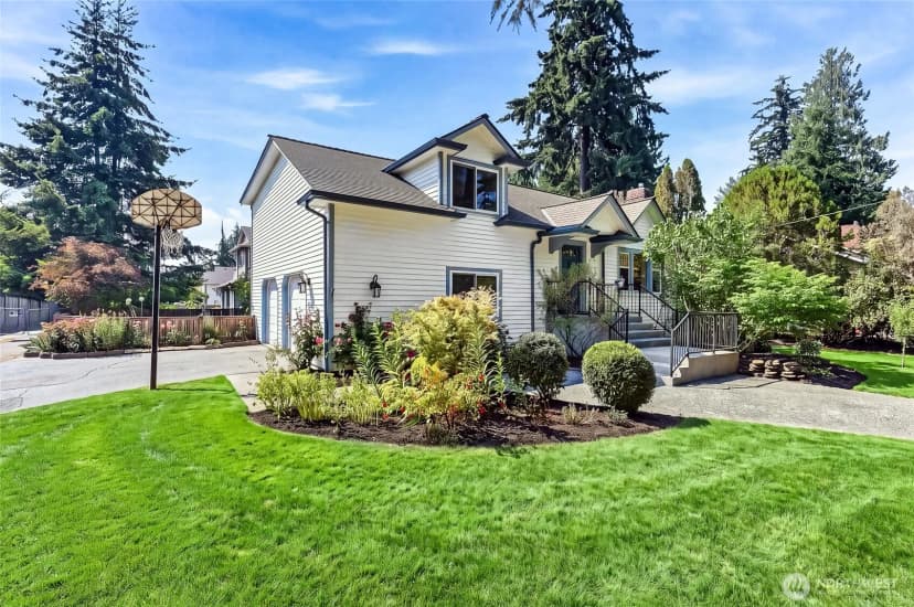 Property photo for 14309 19th Avenue Ne, Seattle photo 4
