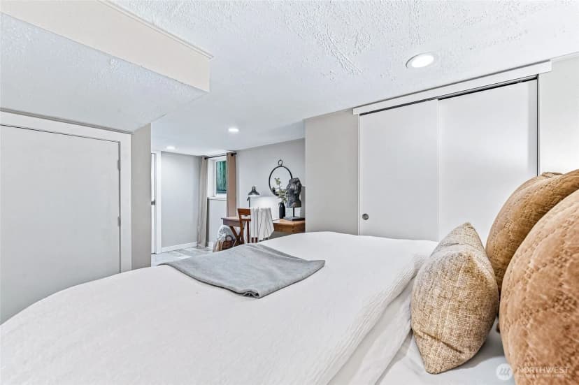 Property photo for 14309 19th Avenue Ne, Seattle photo 30