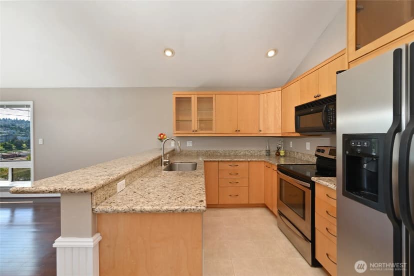 Property photo for 2636 22nd Avenue W #303, Seattle photo 14