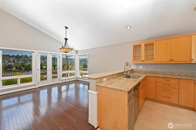 Property photo for 2636 22nd Avenue W #303, Seattle photo 15
