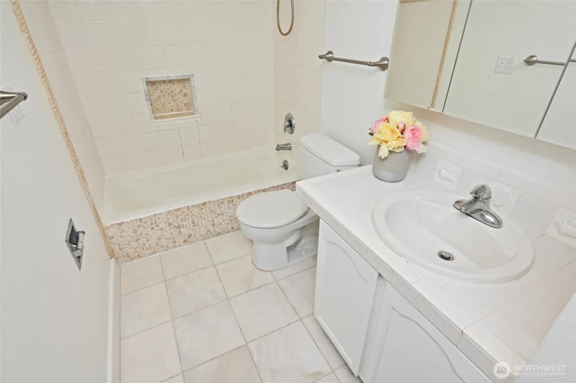 Property photo for 2636 22nd Avenue W #303, Seattle photo 24