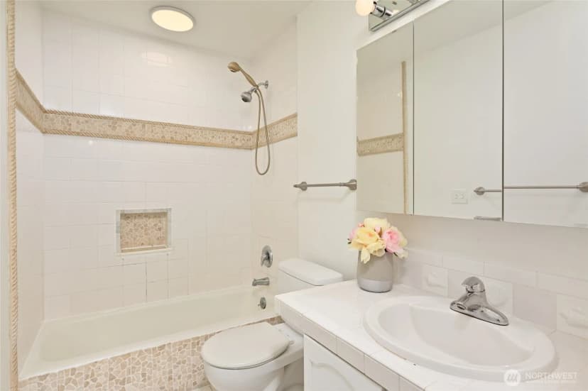 Property photo for 2636 22nd Avenue W #303, Seattle photo 23
