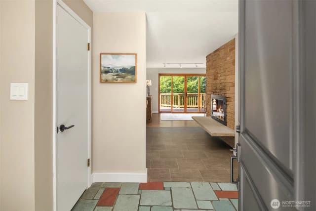 Property photo for 11215 Champagne Point Road Ne, Kirkland photo 5