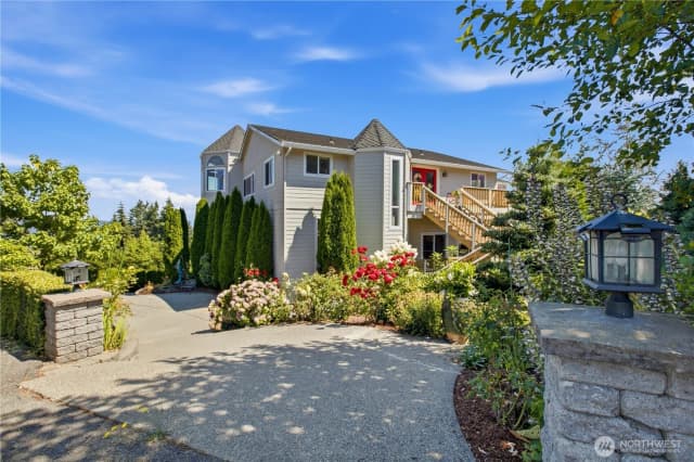 Property photo for 6203 Watchtower Road Ne, Tacoma photo 2
