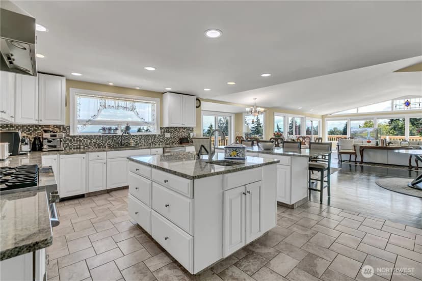 Property photo for 6203 Watchtower Road Ne, Tacoma photo 8