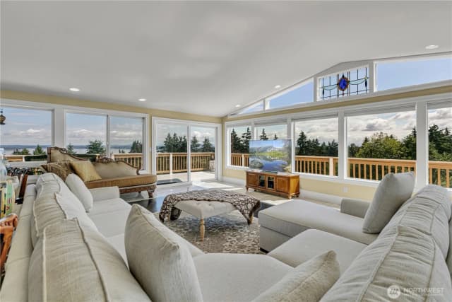 Property photo for 6203 Watchtower Road Ne, Tacoma photo 5