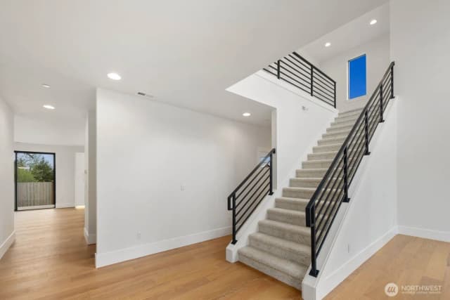 Property photo for 16219 Simonds Road Ne, Kenmore photo 5