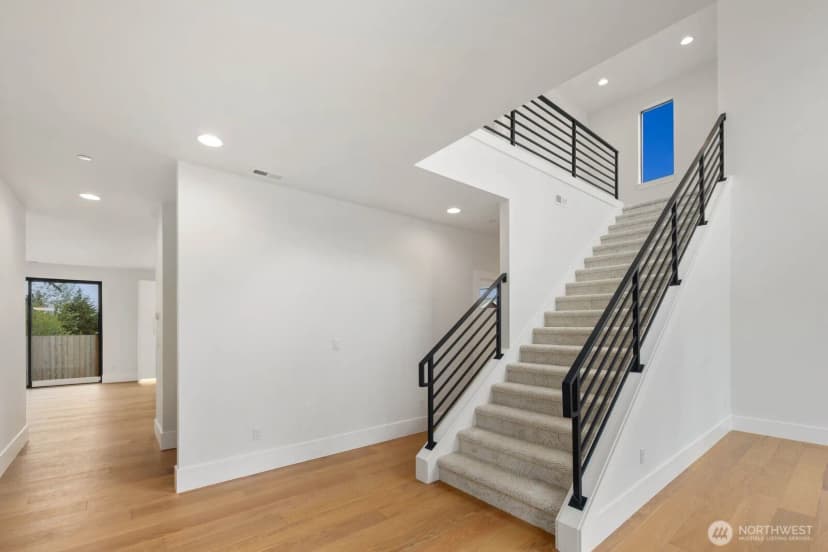 Property photo for 16219 Simonds Road Ne, Kenmore photo 5