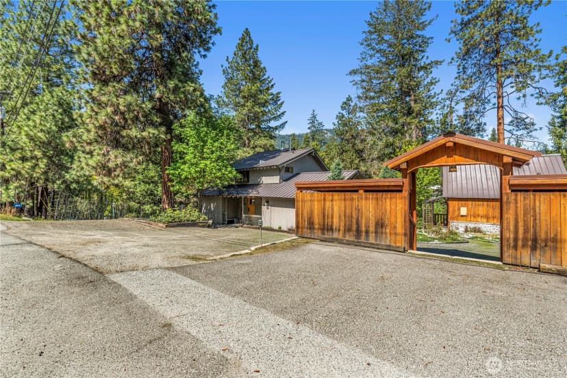 Property photo for 9864 East Leavenworth Road, Leavenworth photo 4