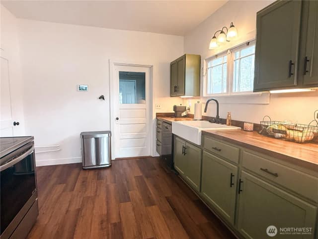 Property photo for 218 Ave. Washington N, Eatonville photo 3