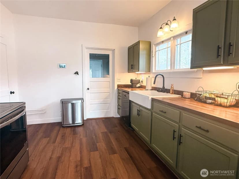 Property photo for 218 Ave. Washington N, Eatonville photo 3