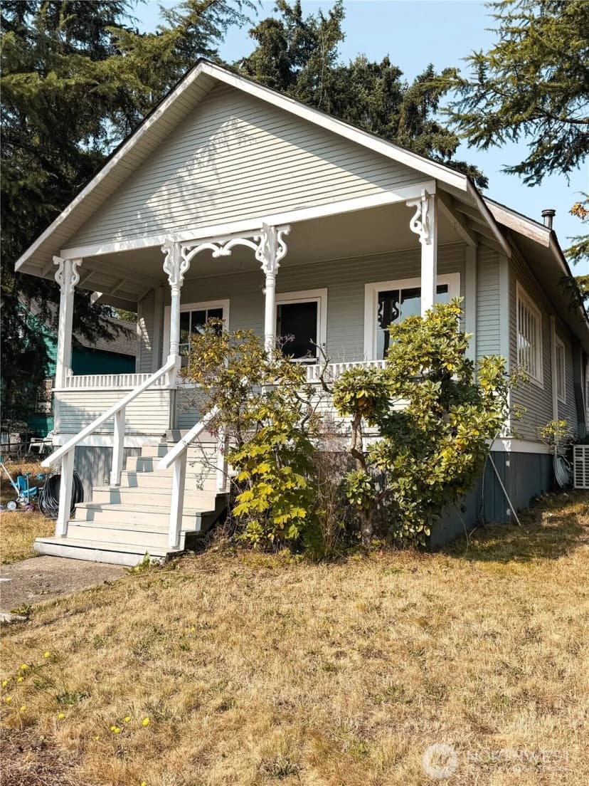Property photo for 218 Ave. Washington N, Eatonville photo 2
