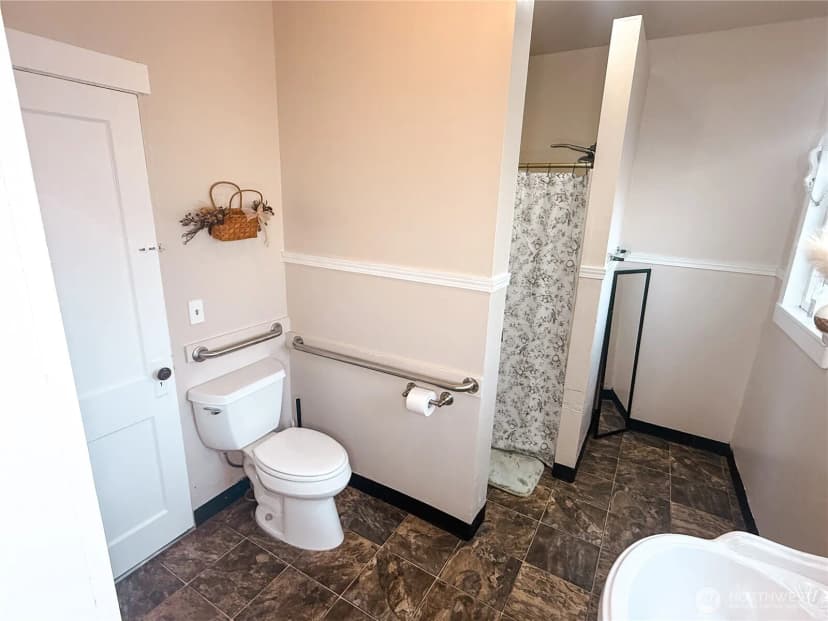 Property photo for 218 Ave. Washington N, Eatonville photo 6