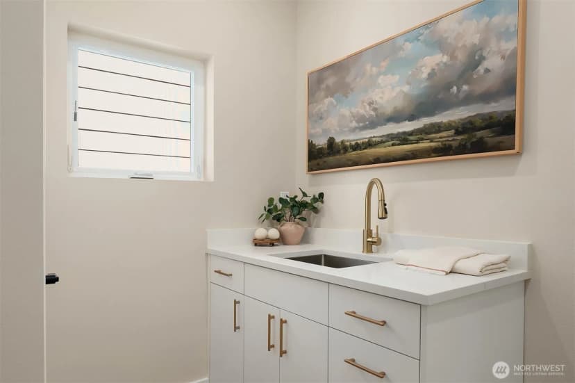 Property photo for 910 15th Avenue #b, Seattle photo 13