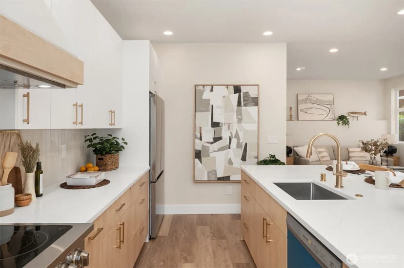 Property photo for 910 15th Avenue #b, Seattle photo 6