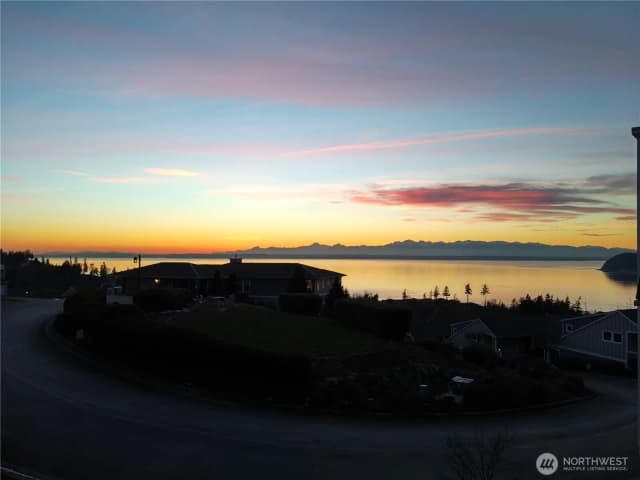 Property photo for 10919 E Villa Monte Drive, Mukilteo photo 4