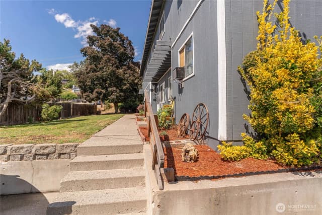 Property photo for 225 W Highland Avenue, Chelan photo 3