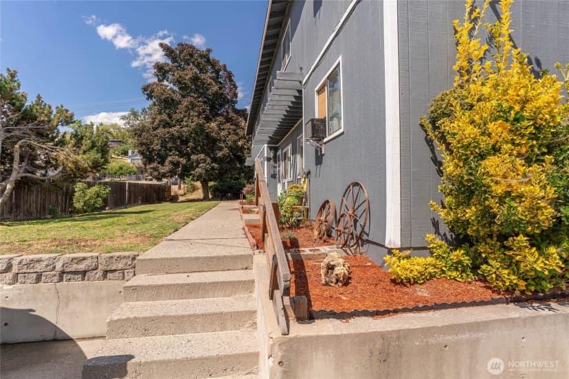 Property photo for 225 W Highland Avenue, Chelan photo 3