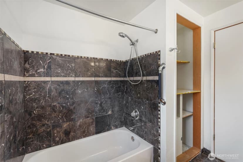 Property photo for 21443 13th Avenue S, Des Moines photo 16